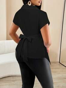 AIJ 女士夏季条纹印花纽扣衬衫，不对称下摆，蝙蝠袖短袖，裹身式上衣，优雅秋季穿着，适合通勤、外出、休闲场合。 - 黑色 - 查看 2