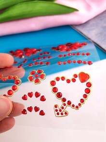 1张浪漫红色爱心花朵闪亮水钻DIY面部贴片，自粘式面部宝石，适用于情人节约会、婚礼妆容和浪漫派对，可重复使用，闪亮面部水钻，适合女性和DIY美妆爱好者。 - 彩色 - 查看 8