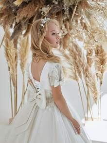 Adorable V-Neck Flower Girl Dress With Princess Cap Sleeves And A-Line Tulle Skirt – Sweet Gown For Girls Featuring A Delicate Neckline, Elegant Puff Sleeves, And Gracefully Flowing Silhouette, Perfect For Weddings, Christmas Celebrations, Halloween Parties, Birthday Events, And Special Occasions. A Charming Choice For Flower Girl Attire, First Communion Dresses, Birthday Party Outfits, Photoshoots, Holiday Gatherings, Family Reunions, Garden Parties, And As An Enchanting Princess Dress For Festive Moments. - 白色 - 查看 4