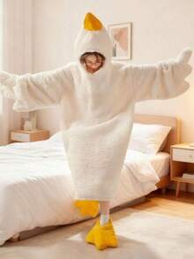 Bộ 2 món gồm áo khoác nỉ lông ngỗng cỡ lớn có mũ trùm đầu và túi, kèm dép đi trong nhà hình chân ngỗng. Chất liệu vải flannel ấm áp và thoải mái, món quà hoàn hảo cho người lớn - món quà ấm áp nhất. - Nhiều màu - Xem 2