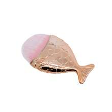 1 Peça Pincel de Maquiagem - Novo Pincel de Maquiagem Escama de Sereia, Pincel de Maquiagem Único com Formato de Cauda de Peixe Grande na Parte Inferior, Pincel Redondo de Pó Base e Blush com Formato de Peixe Pequeno - Multicolorido - Visão 9