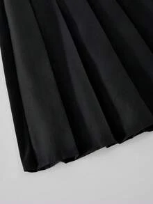 Bộ đồ mùa hè phong cách quý phái cho bé gái, áo thun trắng cổ tròn in hoa hồng phối chân váy xếp ly đen, set đồ 2 mảnh tối giản thường ngày. - màu đen - Xem 5
