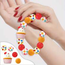 25/28颗粉色冰淇淋、蝴蝶结、爱心硅胶珠套装，搭配彩色爱心和甜甜圈图案圆珠，适合制作首饰、耳环、项链、包包、笔、手机链、化妆刷等DIY饰品，是返校季、节日、生日礼物的理想之选。