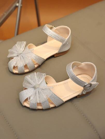 1双女童时尚甜美公主风平底凉鞋，防滑、舒适、轻便，适合派对、休闲、日常穿着