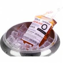 Blood Bags For Drinks, 10 IV Bags For Halloween Party Decoration, Reusable Drink Pouch For Live Blood Of Theme Parties, Masquerade,Vampire,Zombie,Nurse Graduation Party Props - 25 個袋子/標籤/夾子 + 1 個幫浦 + 1 個注射器 - 查看 3