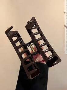 1个女士大号方形鲨鱼造型发爪夹，高端发饰，适合日常佩戴，尤其适合发量较多的女士，时尚发夹。 - 彩色 - 查看 6