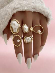 5pcs Vintage French Baroque Faux Pearl Rings, Asymmetrical Hollow Pearl Stackable Ring Set For Women - Gold - View 1