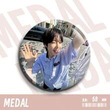 Pină KPOP Friendfriend Perspective Series SAKUYA - Fabricată din materiale de înaltă calitate atent selectate și măiestrie rafinată, este perfectă pentru decorarea genților, pălăriilor, hainelor și încălțămintei pentru a adăuga un farmec unic stilului tău! - Multicolor - Vizualizare 9
