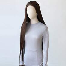 24英寸和40英寸巧克力棕色合成蕾丝前假发，耐热纤维，无需胶水 - 预先拔毛的自然发际线，180%密度深棕色蕾丝前假发，13x4蕾丝区域，适合日常佩戴和角色扮演 - 巧克力棕 - 查看 9