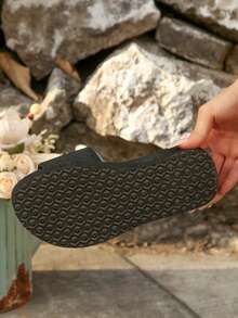 女士细带凉鞋，夏季新款时尚厚底坡跟沙滩拖鞋，防滑厚底沙滩拖鞋，坡跟高跟T字带拖鞋，适合户外、沙滩、婚礼等场合 - 随机水钻颜色 - 黑色一片帶 - 查看 9