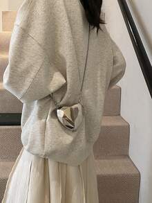 1个新款迷你金属小包，镀银零钱包，闪亮前卫金属心形斜挎包，实用手拿包，配饰包，优雅零钱包，耳机盒，婚礼和情人节 - 銀色 - 查看 4