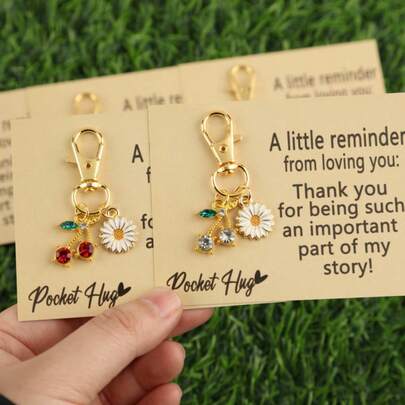 Set de 5 llaveros con diseños de cerezas y margaritas, que incluye una tarjeta de agradecimiento con espacio para escribir bendiciones. Adecuado como regalo de cumpleaños, festividad, fiesta, Día de San Valentín o aniversario para familiares y amigos.