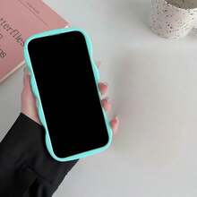 1个时尚花卉蝴蝶波浪紫色手机壳。摄像头开孔精准，有效防滑，轻薄贴合，质感细腻。兼容 16 Pro Max、16 Pro、17 Pro Max、17 Pro、16、17 / Galaxy S25、S25 Plus / Galaxy S25 Ultra / Honor 400 Lite、Moto G84等多款机型，可作为礼物送给朋友或自己。 - 紫色 - 查看 5