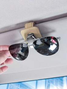 车载遮阳板眼镜架 – 绒面革和金属材质，内置海绵保护，带停车票卡槽，单手操作，通用型车载太阳镜夹