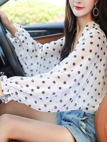 1 chiếc khăn choàng voan tay dài dành cho nữ, kiểu dáng poncho nhẹ nhàng, thoải mái. - chấm bi trắng - Xem 3