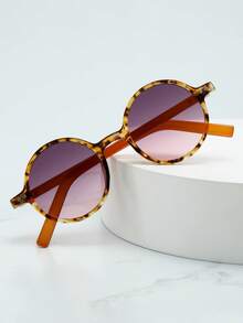 1副女士复古圆形镜框PC材质超轻薄学院风高品质时尚眼镜，适合旅行、休闲、日常佩戴，亦可作为装饰眼镜。 - 豹紋框紫片 - 查看 2