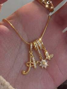 1 chiếc vòng cổ mặt dây chuyền hình hoa, bướm và chữ cái hình học bất đối xứng sang trọng kiểu Y2K, dây chuyền thép không gỉ, món quà lý tưởng cho bạn gái, mẹ, gia đình, bạn bè, các cô gái, thích hợp cho kỷ niệm, Ngày Valentine, sinh nhật, tốt nghiệp, dạ hội, Ngày của Mẹ, Giáng sinh, tựu trường. - Vàng - Xem 2