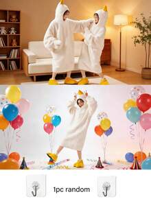 Bộ 2 món gồm áo khoác nỉ lông ngỗng cỡ lớn có mũ, kèm túi, và dép đi trong nhà hình chân ngỗng. Chất liệu vải flannel ấm áp và thoải mái, món quà hoàn hảo cho người lớn - món quà ấm áp nhất. (Màu sắc có thể hơi khác, sản phẩm thực tế sẽ khác.) - Nhiều màu - Xem 8