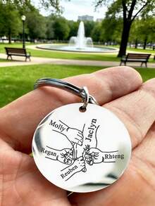 1pc Personalized Stainless Steel Family Surname Keychain, Customized Name Engraved Heart Shaped Gift, Suitable For Father's Day, Mother's Day Or Special Occasions, Customized Name Option, Minimalist Style Family Gift, Suitable For Men And Women, Customized Name Round Pendant Keychain, Pet Accessories Gift, Stainless Steel Jewelry, Couple Gift, Valentine's Day Gift, Birthday Gift, Anniversary Gift - Multicolor - View 3