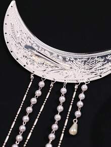 Embossed Flower Silver Metal Crescent Moon Long Pearl Tassel Chain Hair Clip, Elegant Chinese Style Crescent Pearl Tassel Hair Clip, Magazine Photography Hair Accessory - Multicolor - View 9