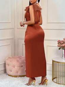 Amarilo 女士性感红色大蝴蝶结单肩褶裥开衩大腿缎面纯色连衣裙，适合派对、鸡尾酒会等优雅春季场合 - 鏽棕色 - 查看 2