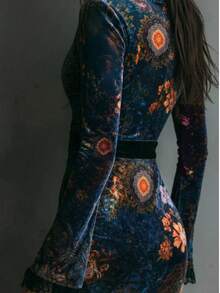 Elegant Vintage Deep V Neck Short Dress With Contrast Lace And Floral Print For Women, Long Sleeve Bodycon Party Attire - Black - View 4