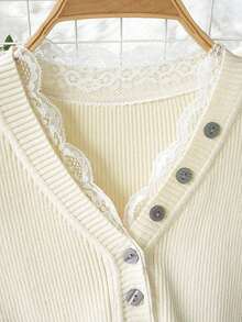 女士优雅V领蕾丝拼接打底毛衣，法式针织上衣，适合秋冬季穿着