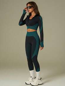 UONNOU 两件套女士运动服套装，长袖上衣和塑身裤，女士户外休闲服，运动服，塑身服，紧身衣，夹克款式，机车风格，立领，全开拉链，运动拇指孔设计，超短紧身上衣，提臀，收腰收腹，修饰腿型，让您看起来更苗条，运动紧身裤，高弹塑形，罗纹无缝针织柔软面料，适合运动和户外活动、瑜伽、健身、跑步、休闲日常、通勤、聚会和节日等，时尚运动户外套装，适合所有季节，秋冬春秋皆宜。 - 黑/綠 - 查看 2