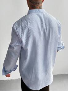 Áo sơ mi nam GloMan cổ bẻ, kiểu dáng cổ điển, dáng rộng, chất liệu pha lanh, tay dài, chất vải mềm mại với họa tiết sọc xanh trắng, thoáng khí và thoải mái, thích hợp cho các cặp đôi mặc đồ đôi. Hoàn hảo cho những chuyến đi chơi cuối tuần, kỳ nghỉ biển và các bữa tiệc bên bờ biển. Một chiếc áo unisex lý tưởng cho các cặp đôi và là món quà hoàn hảo cho Ngày Valentine hoặc Ngày của Cha. Người mẹ tuyệt vời nhất - Màu xanh lam - Xem 7