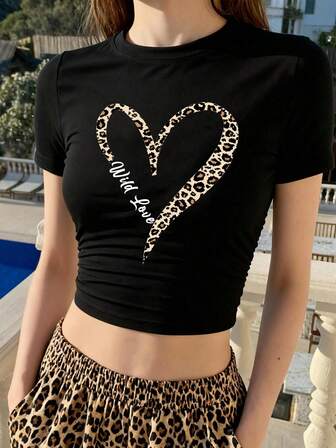 Camiseta corta y ajustada con estampado de corazón para mujer, cómoda y versátil, regalo ideal para la novia en el Día de San Valentín, top corto para mujer, adecuado para primavera/verano