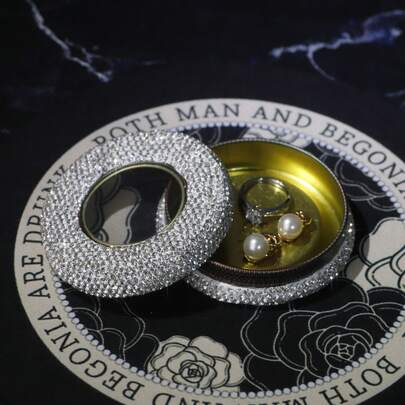 复古波西米亚风小糖果罐、圣诞糖果盒、小型铁艺圆形茶叶盒、创意饼干糖果罐、圣诞蜡烛罐、香水收纳盒、派对小礼物、节日收纳盒、美术用品、情人节、家居装饰、复活节、闺蜜节、罐子、珠宝收纳盒。