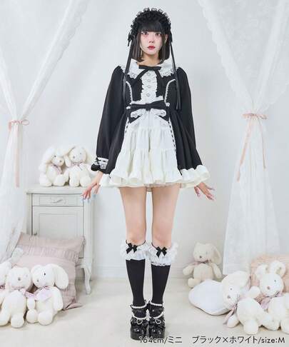  Prinsessklänning i spets med rosettdekor och volangkant för kvinnor