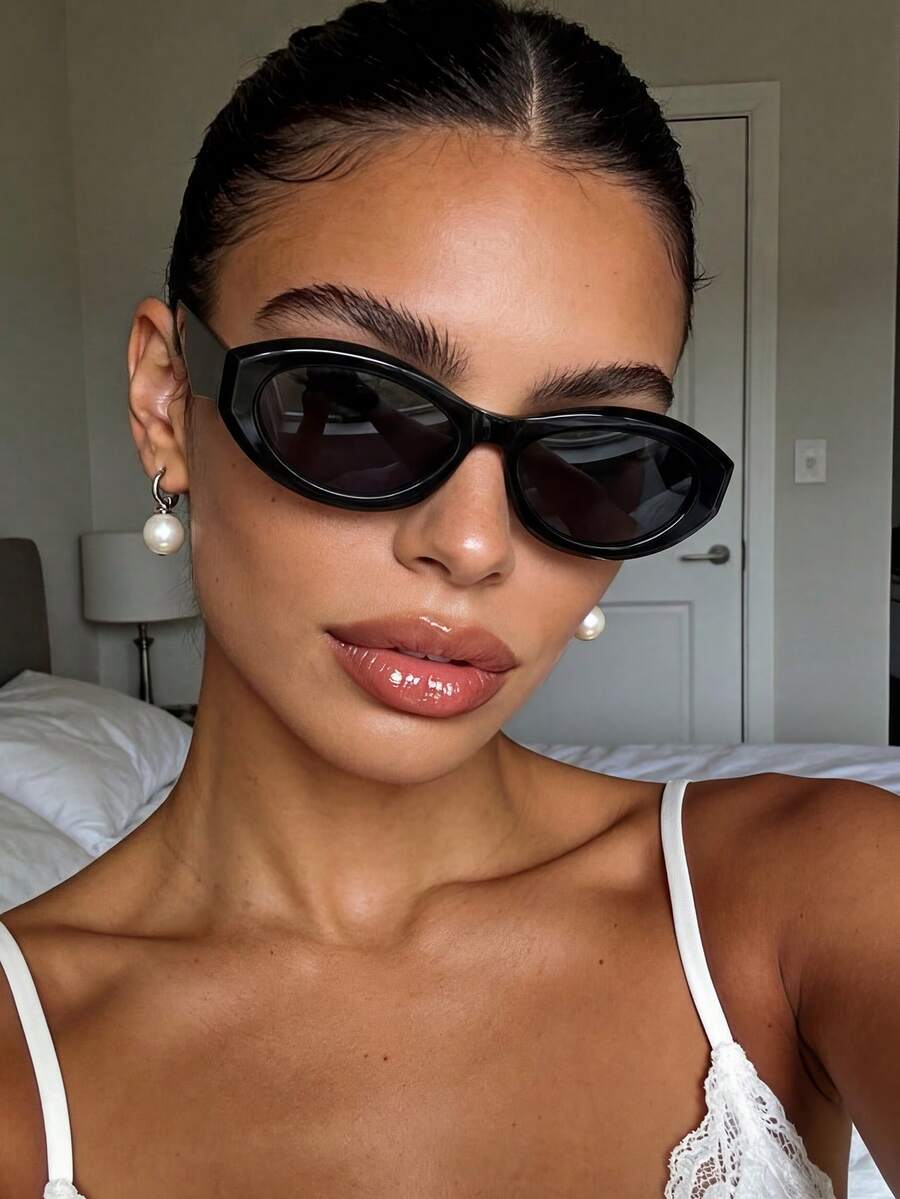 一副复古时尚椭圆形镜框太阳镜，适合派对、旅行、休闲等各种场合。 - 黑色 - 查看 1