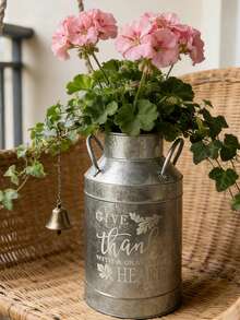 这款复古镀锌铁牛奶罐造型花盆，罐身印有“感恩”字样，散发着质朴的艺术气息；适合种植天竺葵、常春藤等垂吊植物。它不仅可以作为绿植花盆，还能为休闲空间增添舒缓放松的氛围，是打造温馨居家角落的绝佳装饰品。 - 銀色 - 查看 3