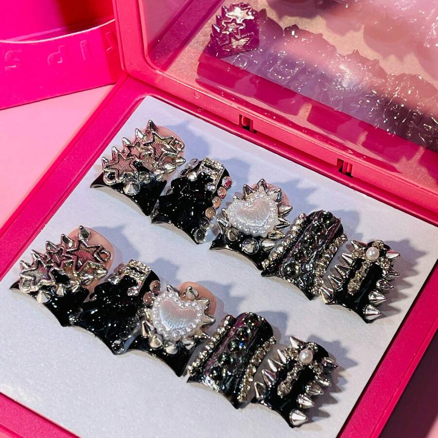 NailLuxe 10 PCS Handmade Duckbill Press-On Nails | Black-Silver Punk Gothic Nails With Spike & Heart Designs, Bold & Luxurious Nail Art For Stylish Looks - màu đen - Xem 1