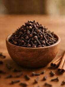 50/120克，丁香，具有浓郁的花香、温暖的辛香和木质香调，散发着温暖而浓郁的香气，令人舒缓平静。其芳香成分有助于平静心绪，迅速营造出一种内省而宁静的氛围，促进放松。 - 丁香 - 查看 7