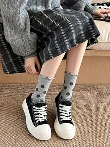 1/6双装波点图案翻边袜，女士休闲时尚可爱简约设计中筒袜，轻盈透气吸湿柔软，适合日常穿着、户外运动和室内穿着。 - 彩色 - 查看 3