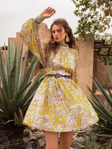 Faeriesty Đầm maxi hoa cổ cao thanh lịch dành cho nữ: Kiểu dáng Bohemian với viền bèo nhún, tay chuông, thiết kế lưng hở buộc dây, thắt lưng eo, chân váy xếp tầng bồng bềnh - Hoàn hảo cho đám cưới ngoài trời, chụp ảnh cưới phong cách Bohemian, lễ cưới trong vườn, kỳ nghỉ lãng mạn, chụp ảnh ngoại cảnh mùa xuân. - Màu vàng - Xem 5