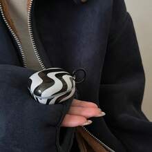 Minimalist Black Asymmetrical Line Zebra Pattern Earphone Case Compatible With Huawei Freebuds 7i, Freebuds 2, Freebuds SE3, Freebuds 5i, Buds Pro 3, Cute Korean Style Earphone Case - Black - View 4