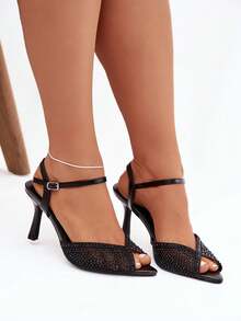 Sandálias femininas elegantes para a noite, com salto agulha fino, detalhes brilhantes e aplicações em tela. Cor: Peloria, douradas e pretas. - Preto - Ver 1