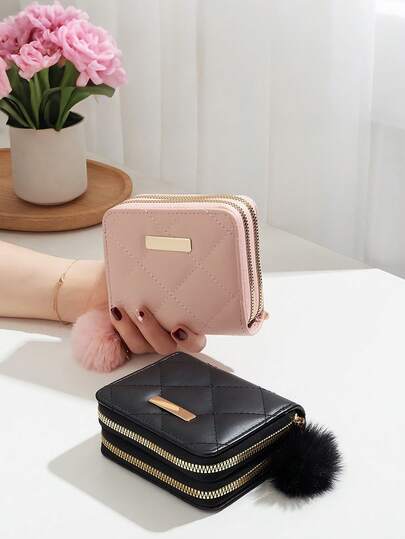 1 pieza Monedero acolchado de diamante bordado con decoración de lentejuelas y encanto de pompón esponjoso, bolso lindo y dulce adecuado para uso diario y regalo