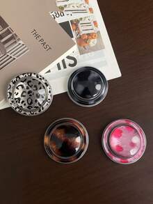 1个小众豹纹磁性气囊手机支架，个性化Magsafe背胶，强磁吸力，桌面支架配件，可伸缩倾斜式贴片，专为女性设计（需搭配磁性手机壳使用） - 彩色 - 查看 5