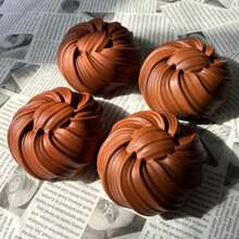 2026 Novo Bolo de Chocolate Brinquedo de Rebote Lento, Brinquedo Criativo Macio e Apertável para Alívio de Estresse - Presente Único para Amigos, Coleção, Feriados, Aniversários - Multicolorido - Visão 2