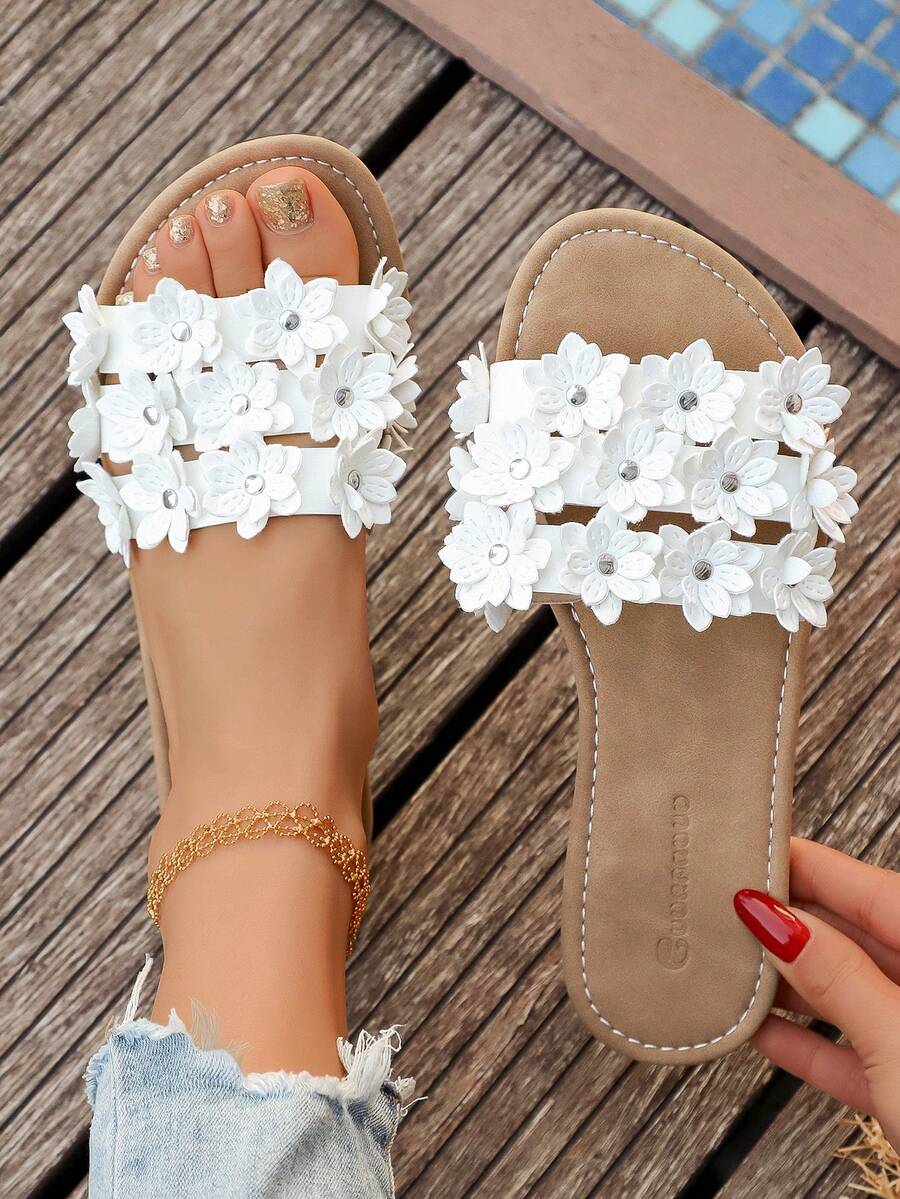 Women's Flat Sandals, Versatile Floral Beach Casual Slip-On Low Heel Round Toe Shoes, Spring/Summer - White - View 1