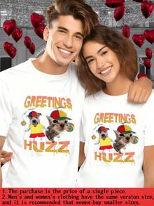 Gato con gorra colorida sosteniendo piruleta que muestra diversión juvenil y ternura en pareja perfecta para expresar alegría combinada con letras artísticas saludando en tono amistoso camiseta de mujer 100% algodón 220g - Blanco - Ver 8