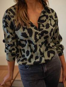 Áo sơ mi dáng rộng in họa tiết da báo, phù hợp cho cả mặc thường ngày và đi làm. - Nhiều màu - Xem 5