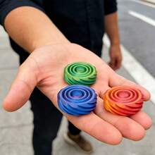 3D打印旋转陀螺减压玩具，3D成人，采用优质PLA材料制成，轮胎纹路设计，抓握力强，适合：朋友聚会、缓解压力 - 彩色 - 查看 5