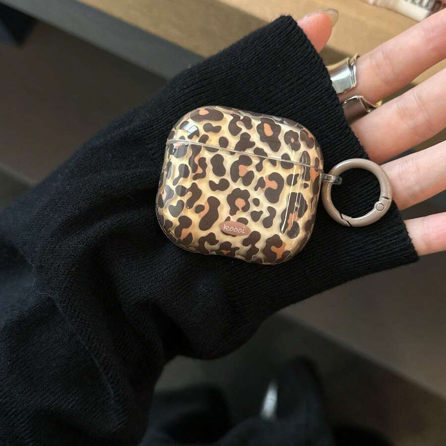 时尚辣妹风黄色豹纹登山扣耳机保护套，兼容 Pro 2；可爱简约 Apple 4 保护套，兼容 Pro、3、1/2 代，女士款