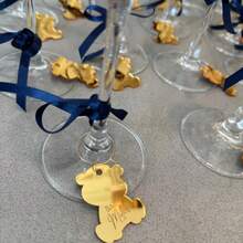 个性化酒杯标签，可刻上宾客姓名，适合同学聚会、婚礼等场合（不含戒指）