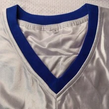 马鞍城堡7号山州立大学橄榄球球衣，白色弹力面料 - 精致刺绣复古运动风格，时尚休闲橄榄球球衣，电影迷礼物T恤 - 白色 - 查看 4